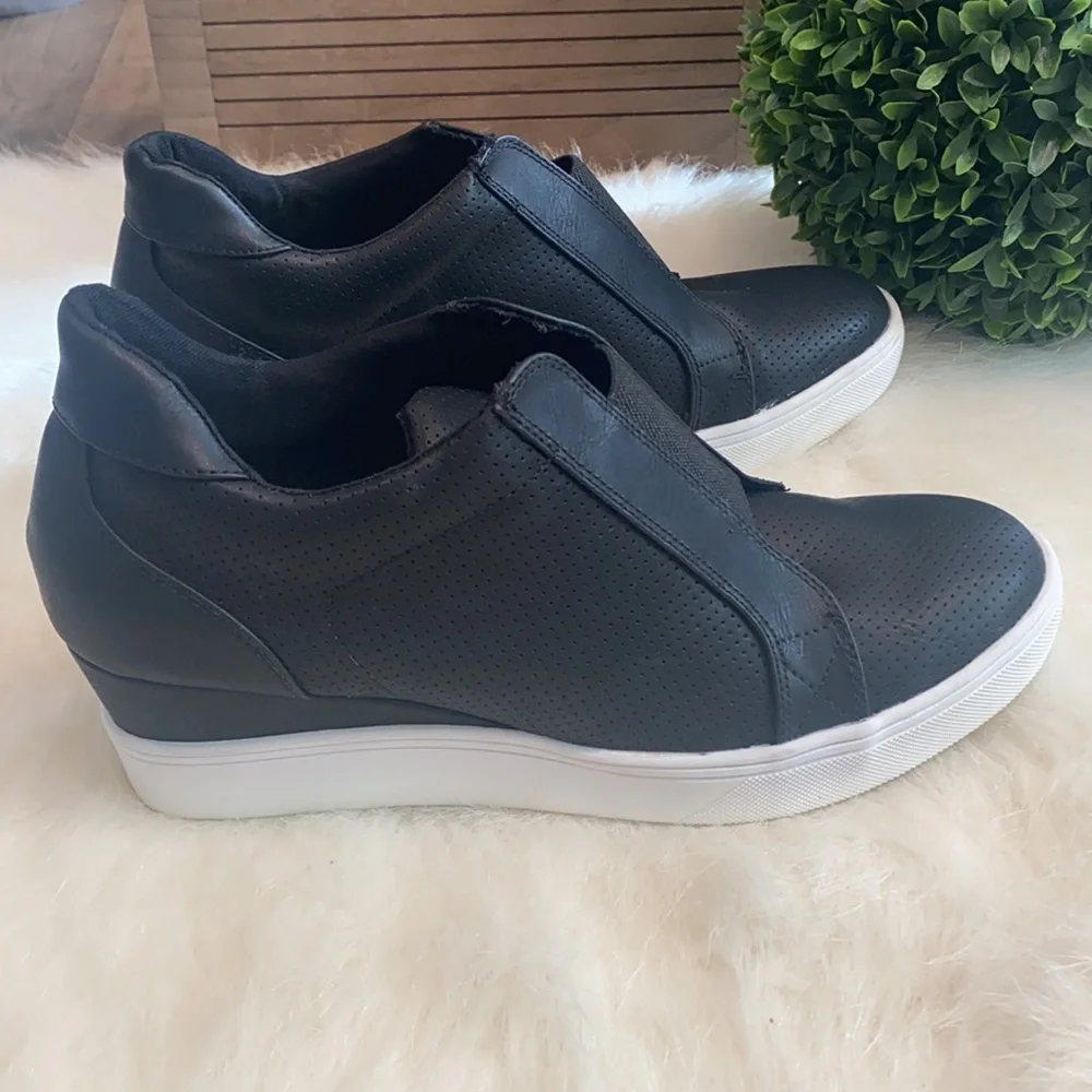 MIA LYNDSIE  Sneaker Wedge Shoes.